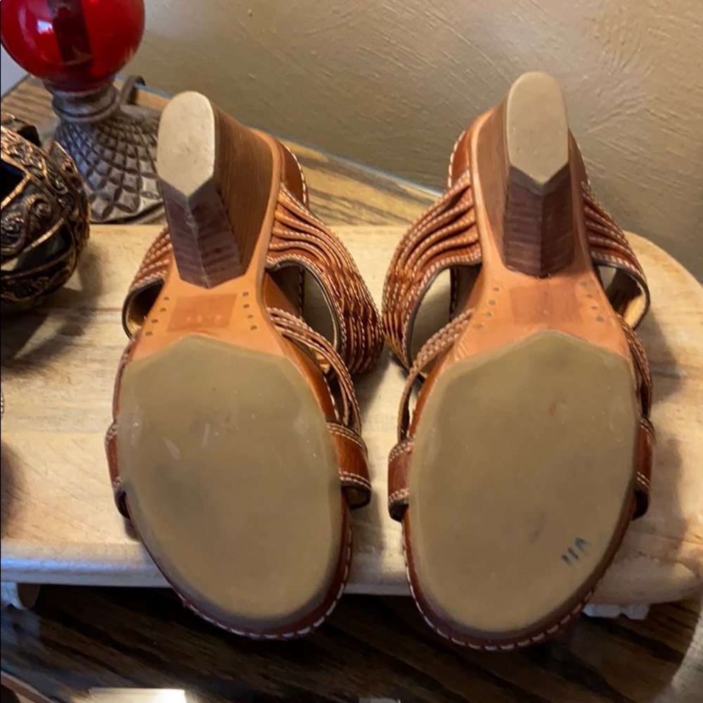 Frye - Picture 5 of 5
